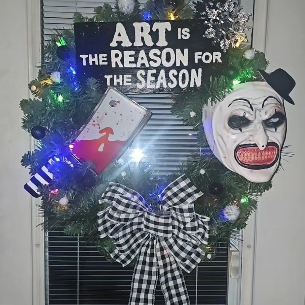 Creepy Holiday Wreath with Lights